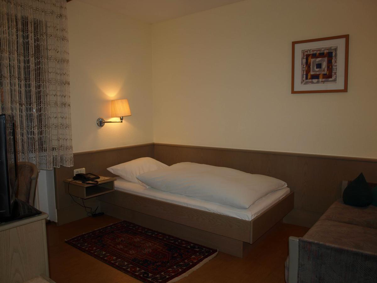 Hotel Astoria Bergrheinfeld Bagian luar foto