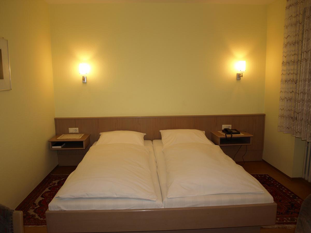 Hotel Astoria Bergrheinfeld Bagian luar foto